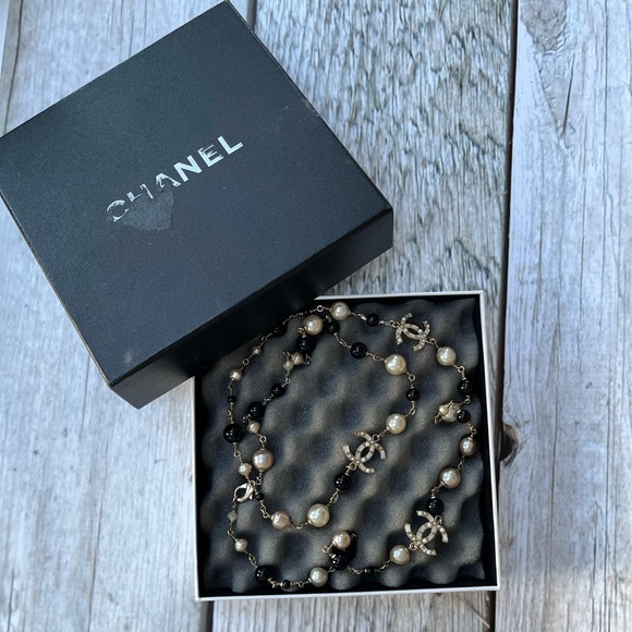 Chanel Necklace - Picture 4 of 9